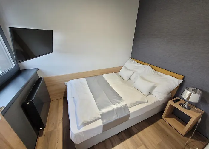 Jade Apartment
